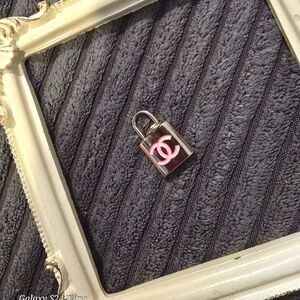 Euc chanel lock charm pull pink